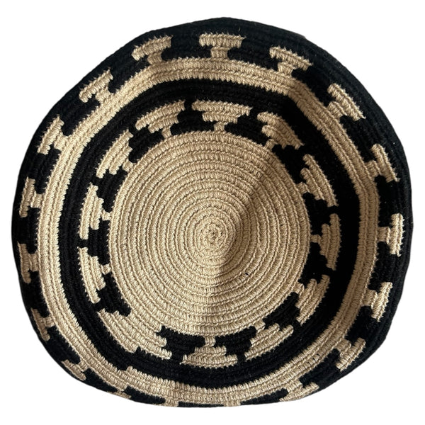 Wayuu estampado en colores crudo y negro. Tamaño L.